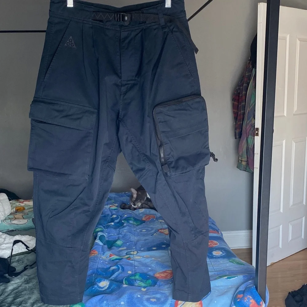 Nike ACG Men's Black Tactical Cargo Pants - Picture 3 of 5